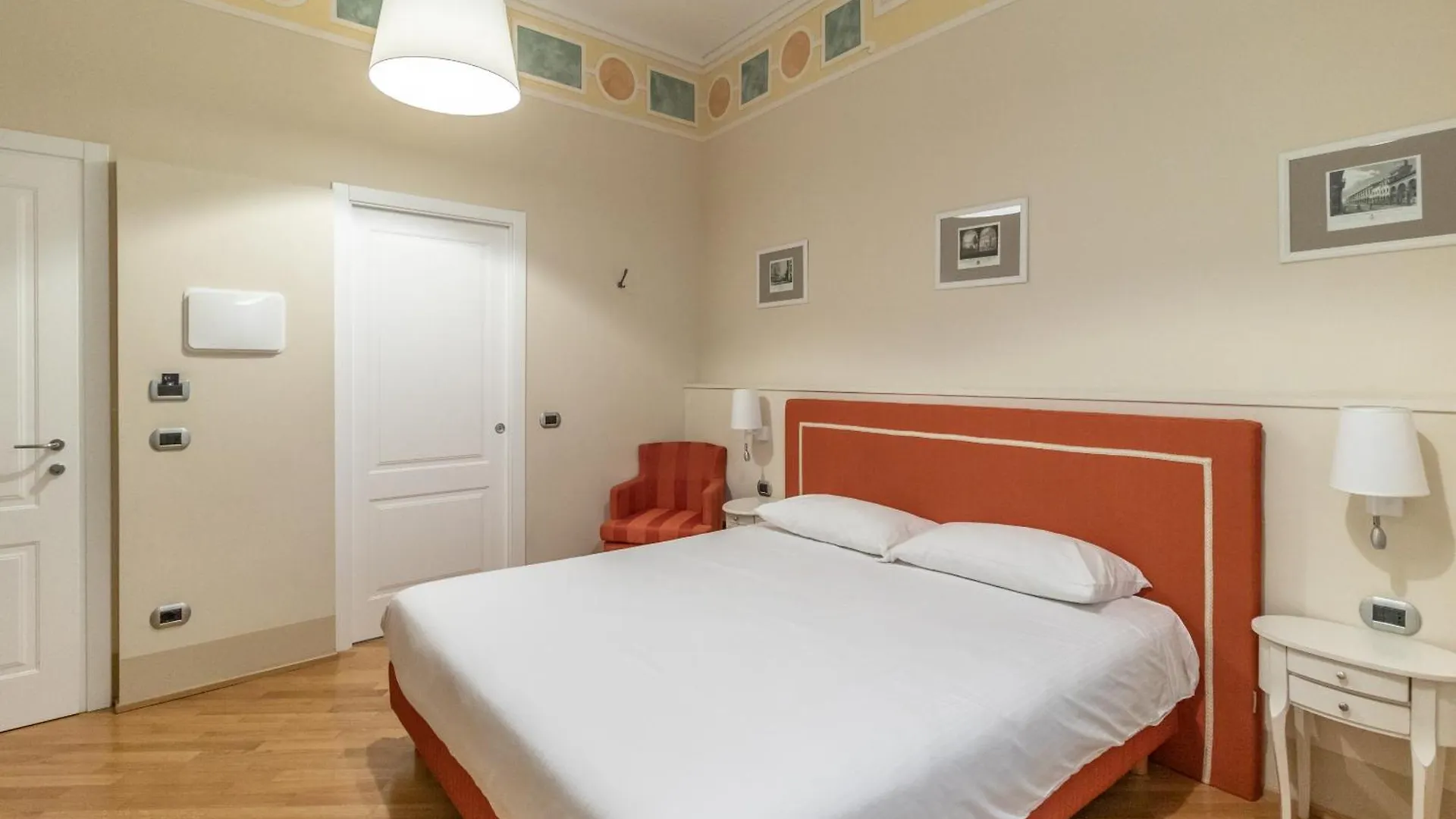Casa Isolani Luxury Rooms Piazza Maggiore 1 Bologna 2*,  Italien