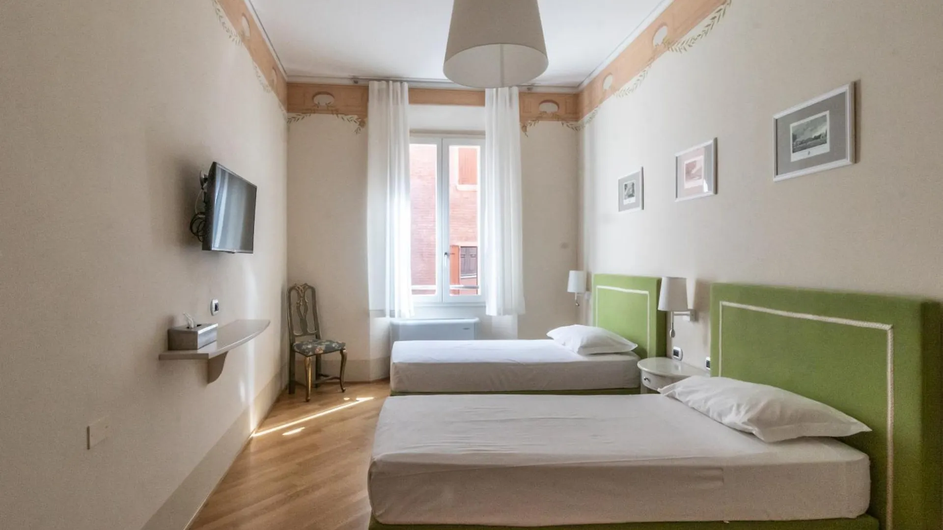 Casa Isolani Luxury Rooms Piazza Maggiore 1 Bologna 2*,